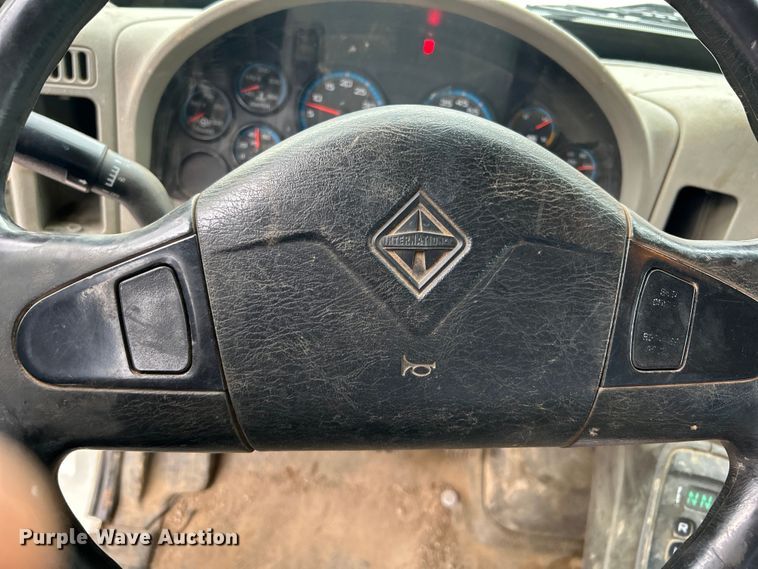 image for item EG0475 2008 International 4400 utility / service truck