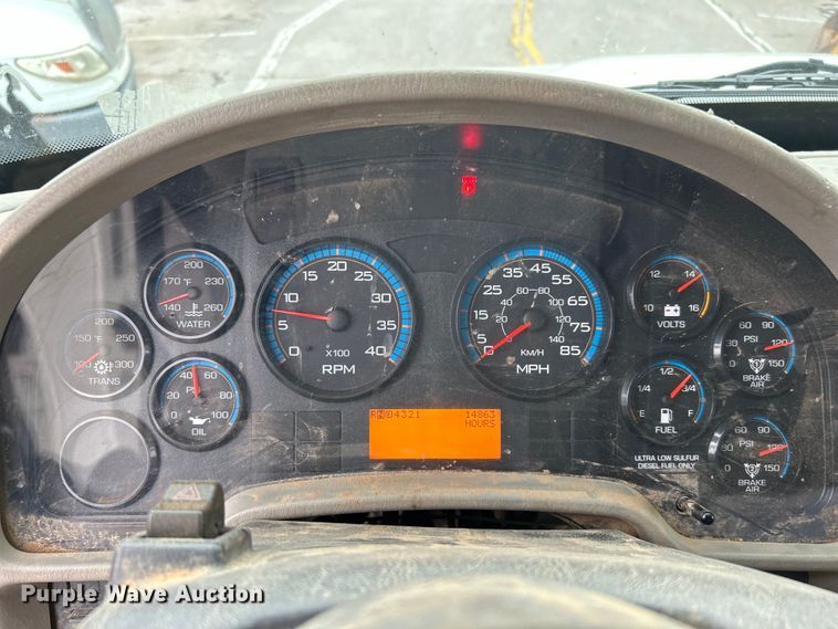 image for item EG0475 2008 International 4400 utility / service truck