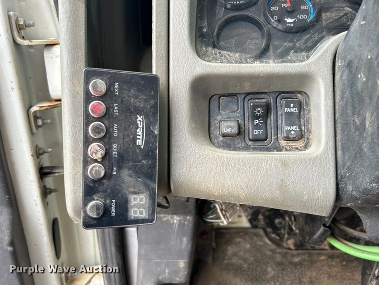 image for item EG0475 2008 International 4400 utility / service truck