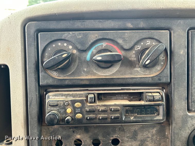 image for item EG0475 2008 International 4400 utility / service truck