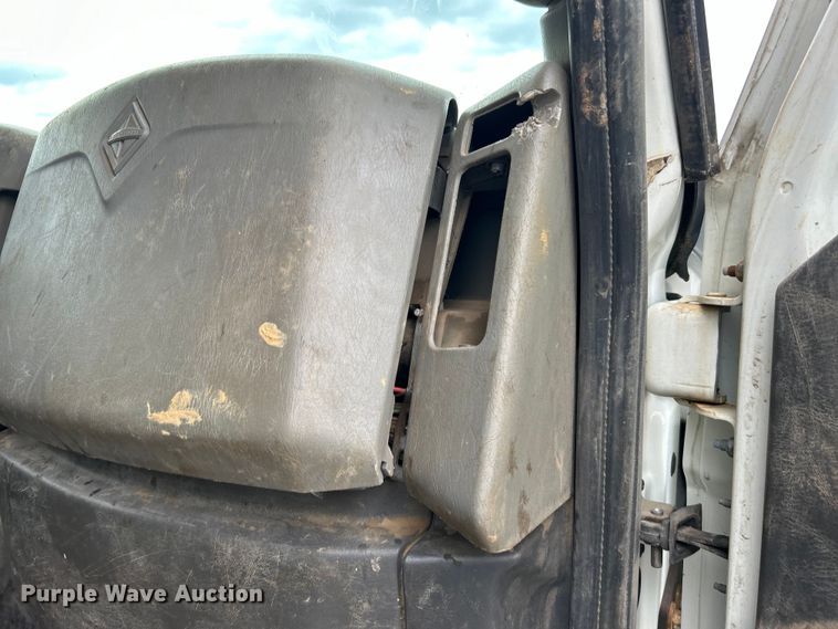 image for item EG0475 2008 International 4400 utility / service truck