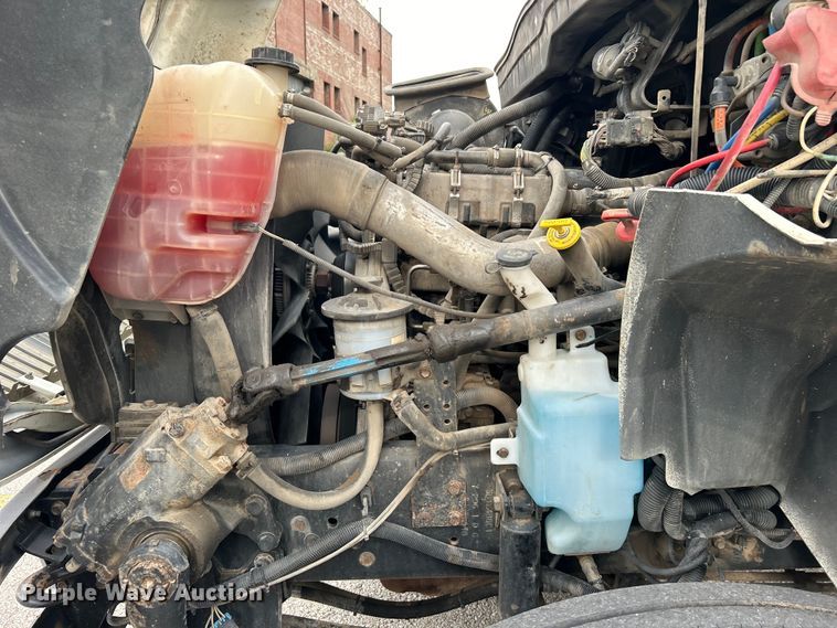 image for item EG0475 2008 International 4400 utility / service truck