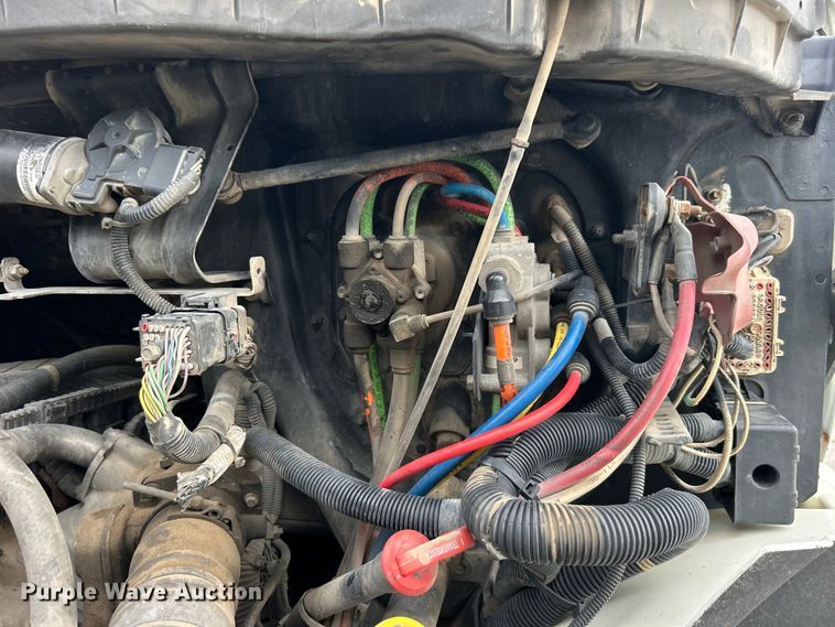 image for item EG0475 2008 International 4400 utility / service truck