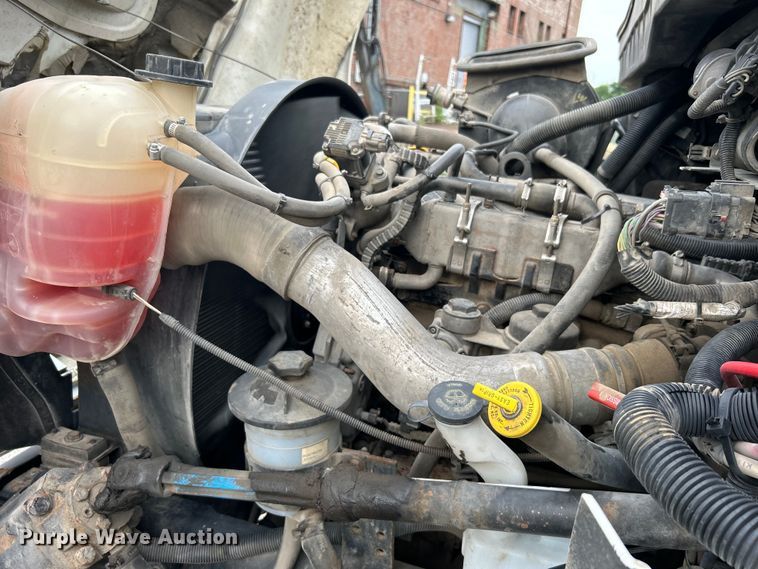 image for item EG0475 2008 International 4400 utility / service truck