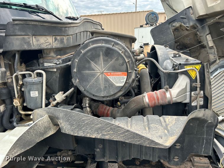 image for item EG0475 2008 International 4400 utility / service truck