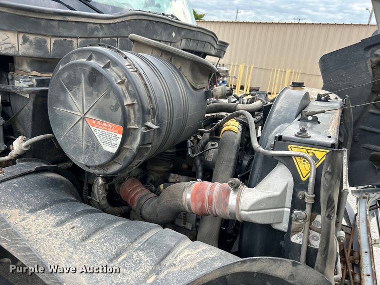 image for item EG0475 2008 International 4400 utility / service truck