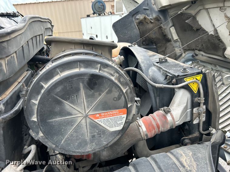 image for item EG0475 2008 International 4400 utility / service truck