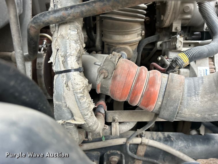 image for item EG0475 2008 International 4400 utility / service truck