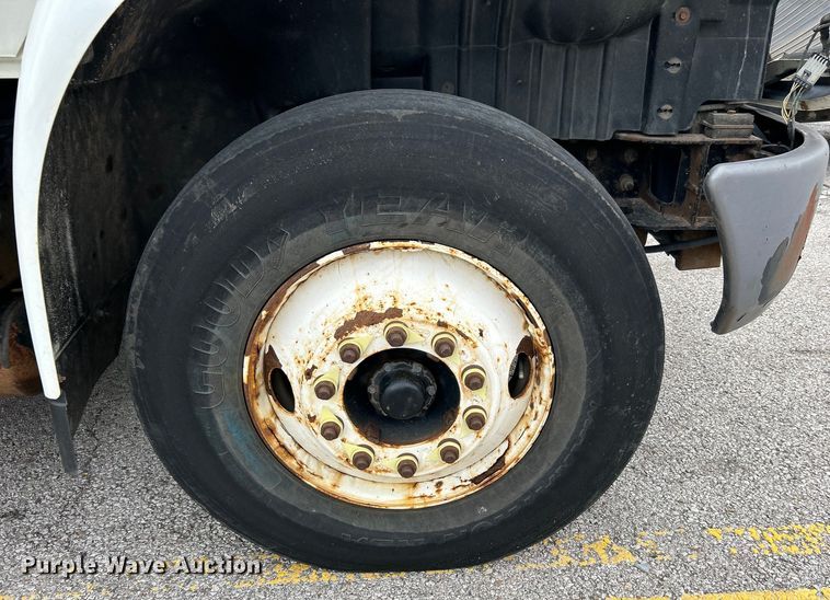 image for item EG0475 2008 International 4400 utility / service truck