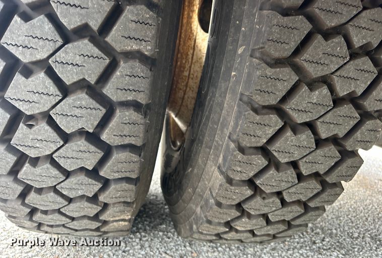 image for item EG0475 2008 International 4400 utility / service truck