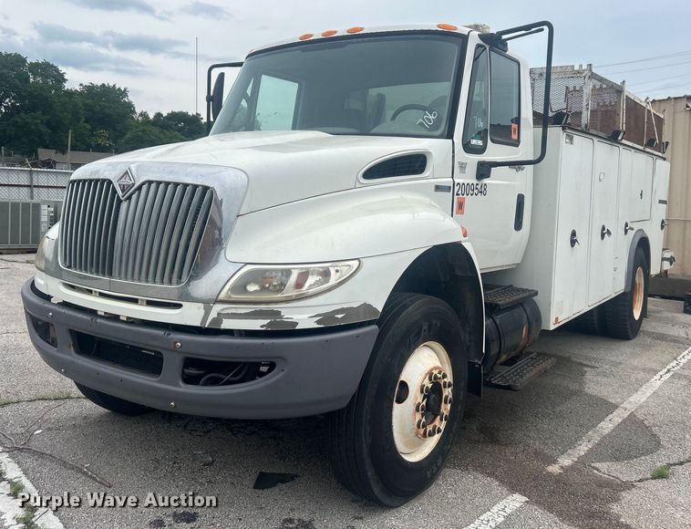 image for item EG0476 2009 International 4400 utility / service truck