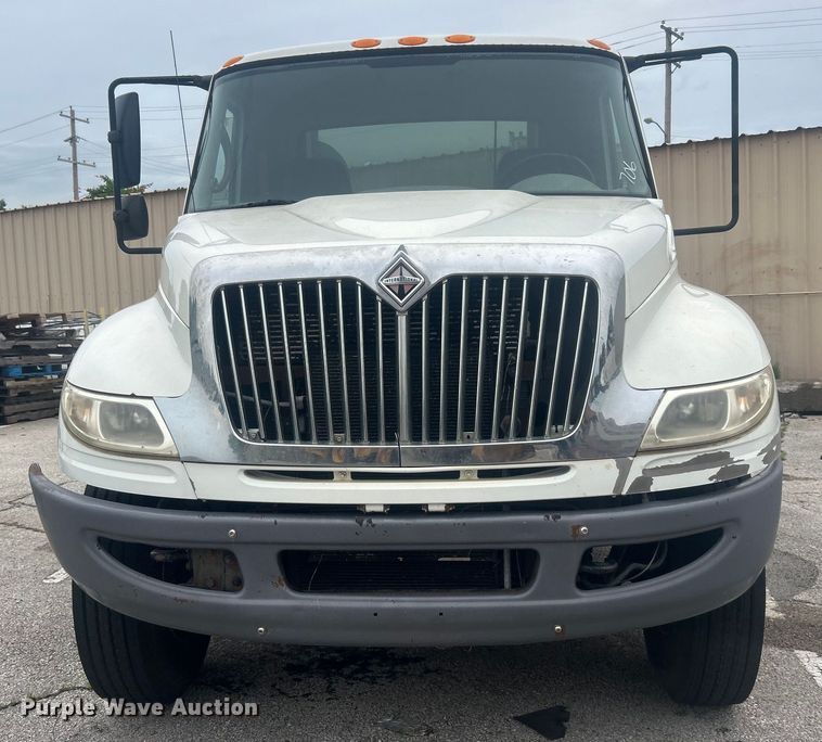 image for item EG0476 2009 International 4400 utility / service truck