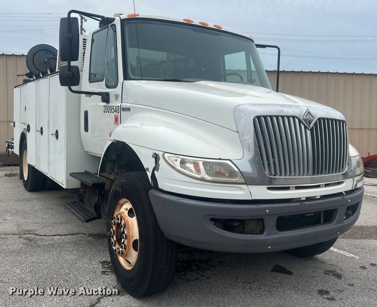 image for item EG0476 2009 International 4400 utility / service truck