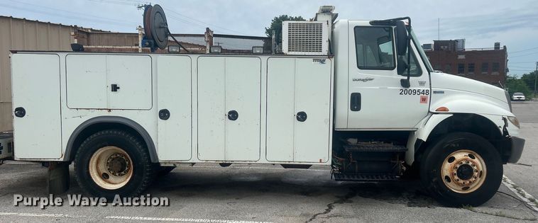 image for item EG0476 2009 International 4400 utility / service truck