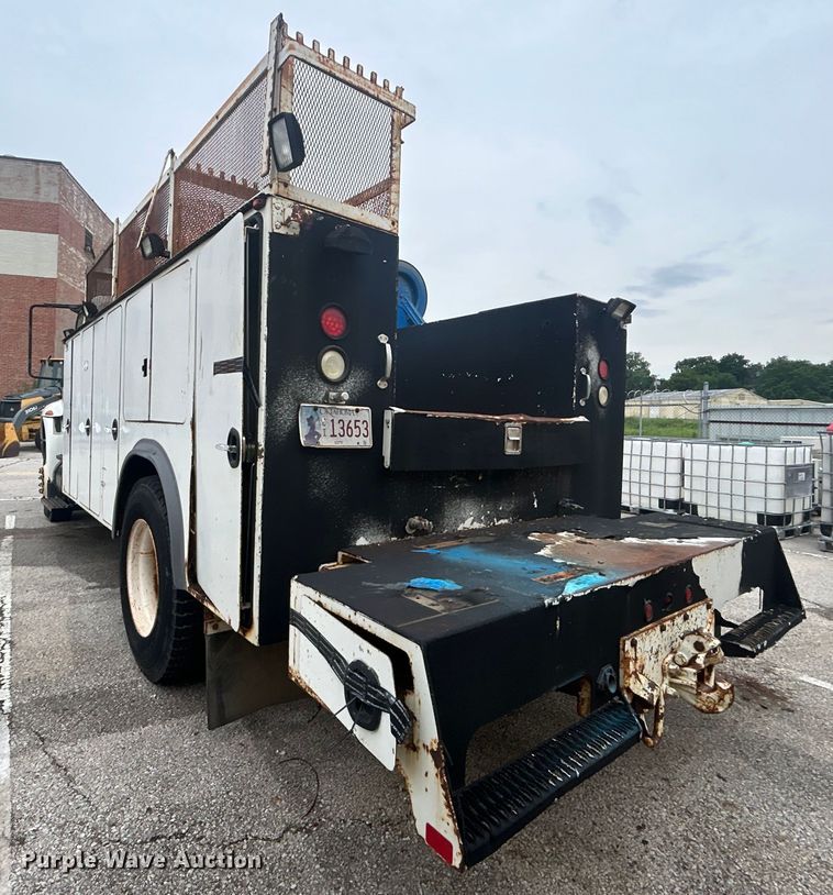 image for item EG0476 2009 International 4400 utility / service truck