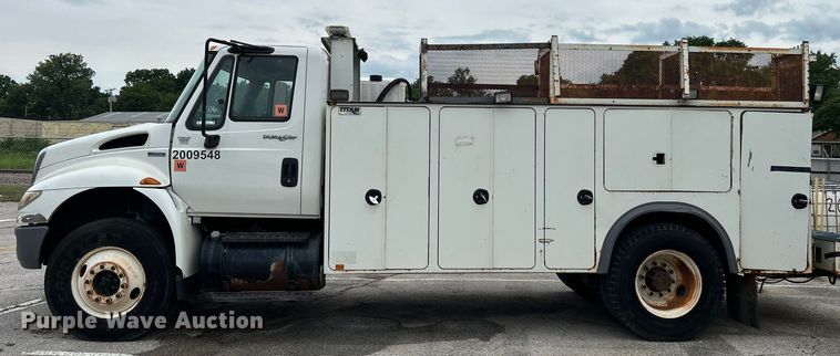 image for item EG0476 2009 International 4400 utility / service truck