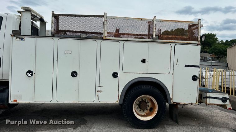 image for item EG0476 2009 International 4400 utility / service truck