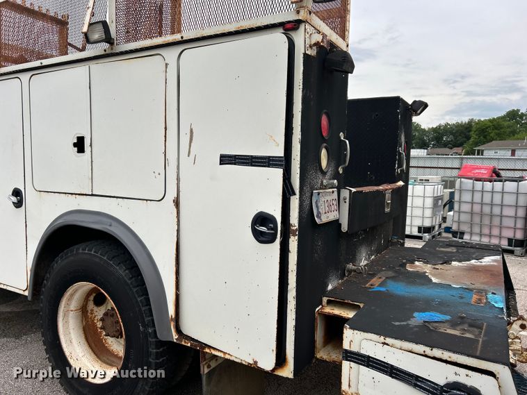 image for item EG0476 2009 International 4400 utility / service truck