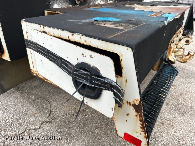 image for item EG0476 2009 International 4400 utility / service truck