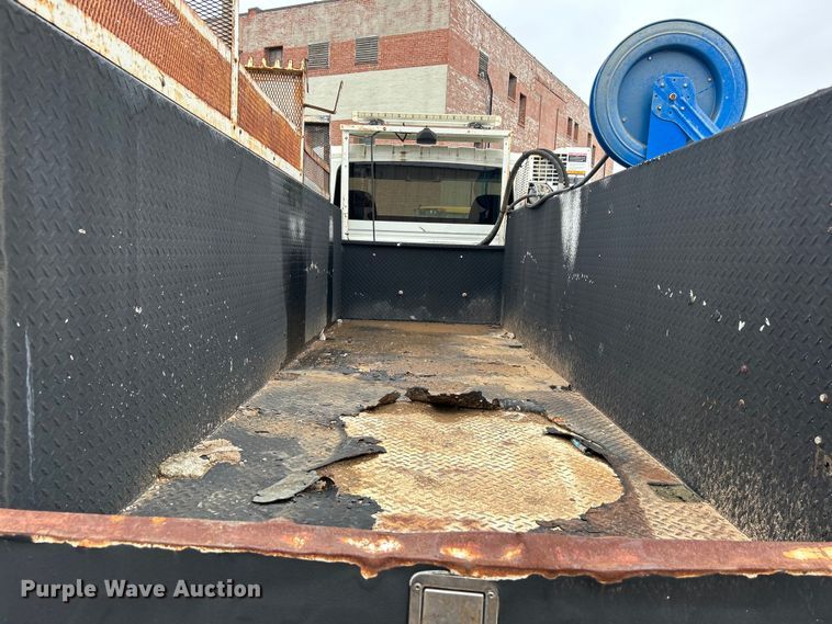 image for item EG0476 2009 International 4400 utility / service truck