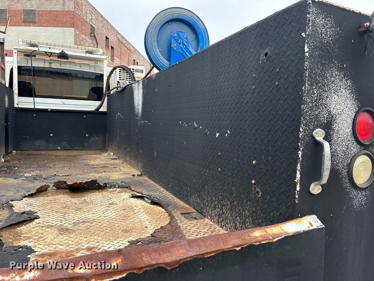 image for item EG0476 2009 International 4400 utility / service truck