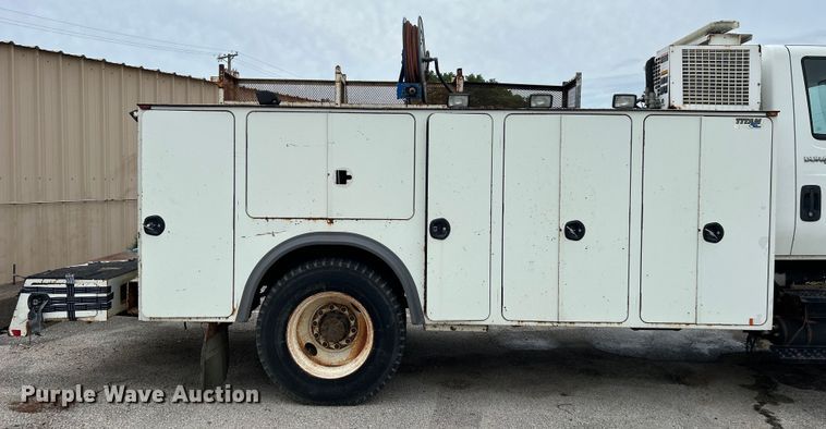 image for item EG0476 2009 International 4400 utility / service truck