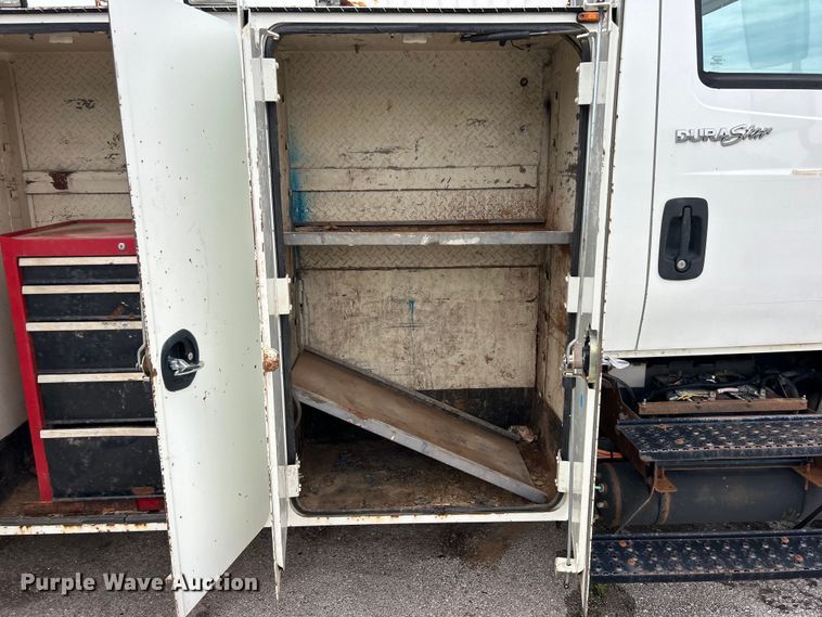 image for item EG0476 2009 International 4400 utility / service truck