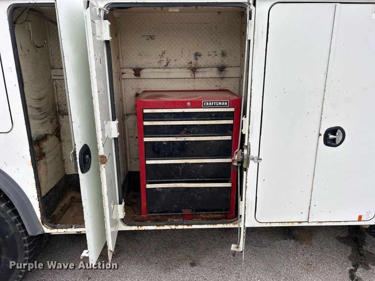 image for item EG0476 2009 International 4400 utility / service truck