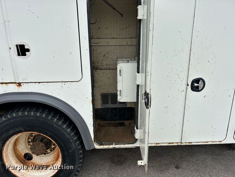 image for item EG0476 2009 International 4400 utility / service truck