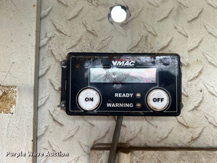 image for item EG0476 2009 International 4400 utility / service truck