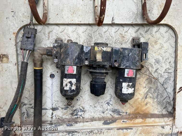 image for item EG0476 2009 International 4400 utility / service truck