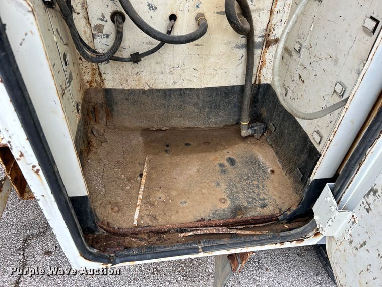 image for item EG0476 2009 International 4400 utility / service truck