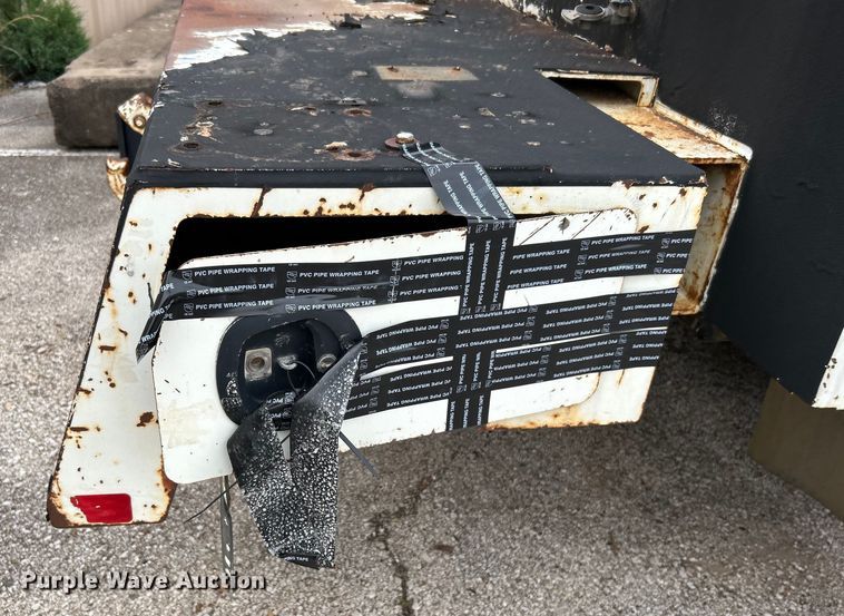 image for item EG0476 2009 International 4400 utility / service truck