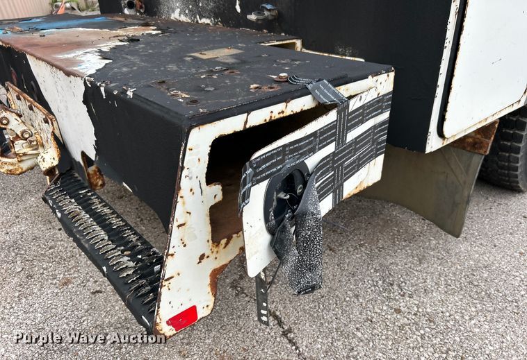 image for item EG0476 2009 International 4400 utility / service truck