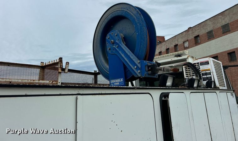 image for item EG0476 2009 International 4400 utility / service truck