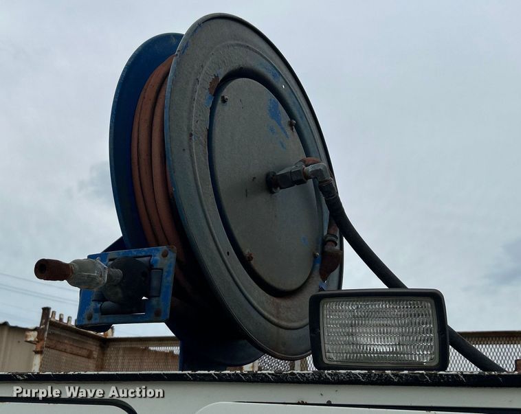 image for item EG0476 2009 International 4400 utility / service truck