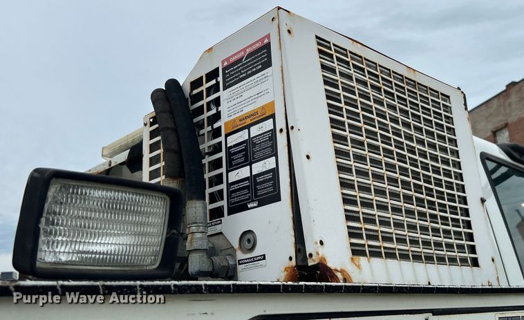 image for item EG0476 2009 International 4400 utility / service truck