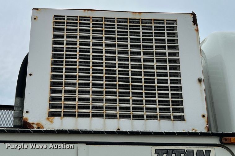 image for item EG0476 2009 International 4400 utility / service truck