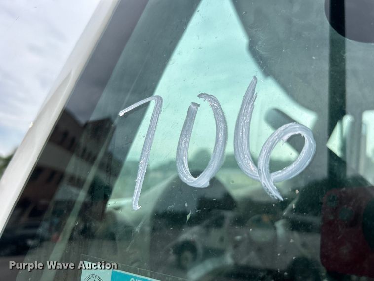 image for item EG0476 2009 International 4400 utility / service truck