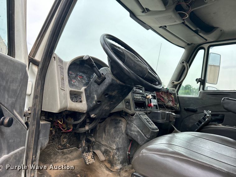 image for item EG0476 2009 International 4400 utility / service truck