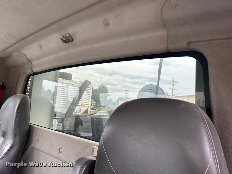 image for item EG0476 2009 International 4400 utility / service truck