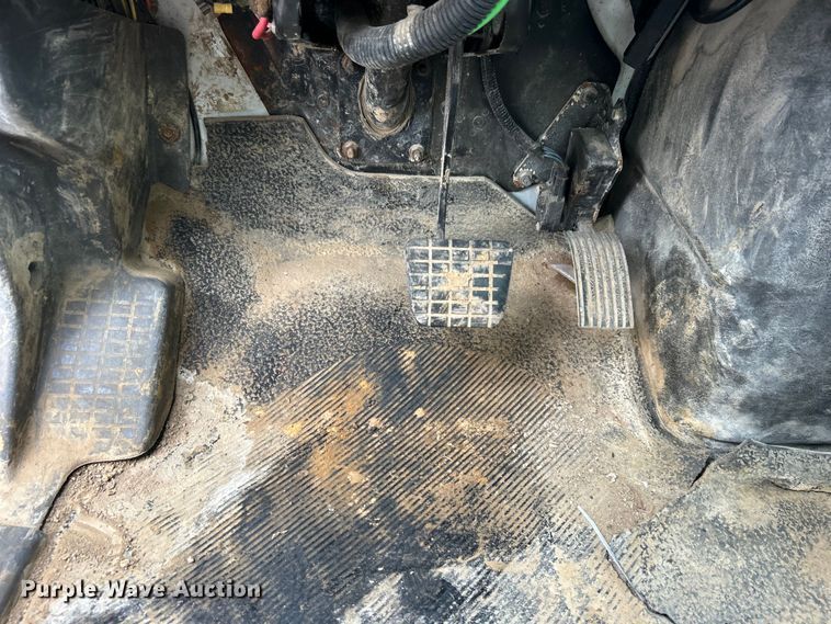 image for item EG0476 2009 International 4400 utility / service truck