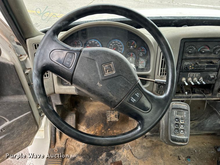 image for item EG0476 2009 International 4400 utility / service truck