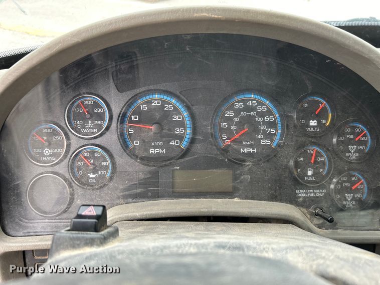 image for item EG0476 2009 International 4400 utility / service truck