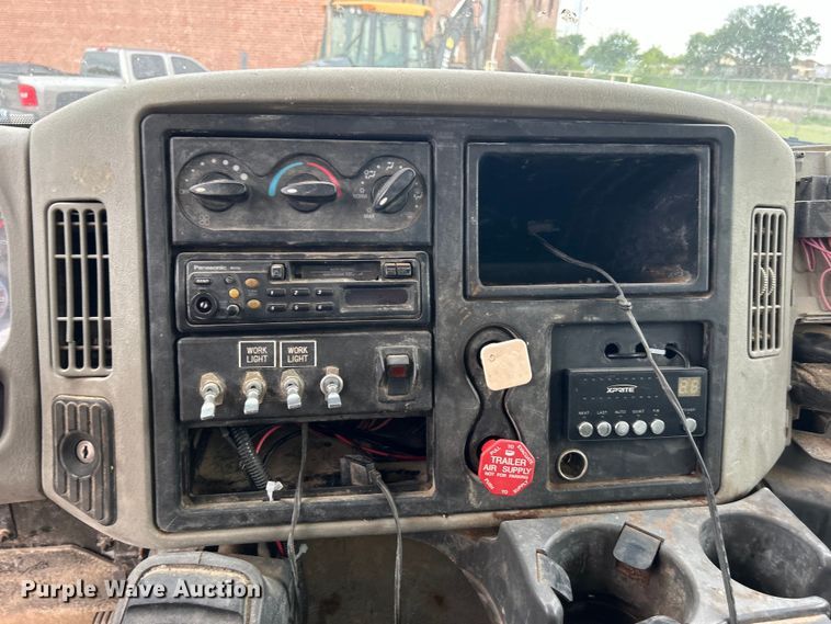 image for item EG0476 2009 International 4400 utility / service truck