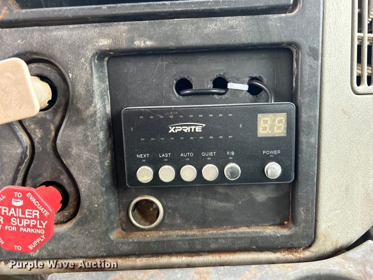 image for item EG0476 2009 International 4400 utility / service truck