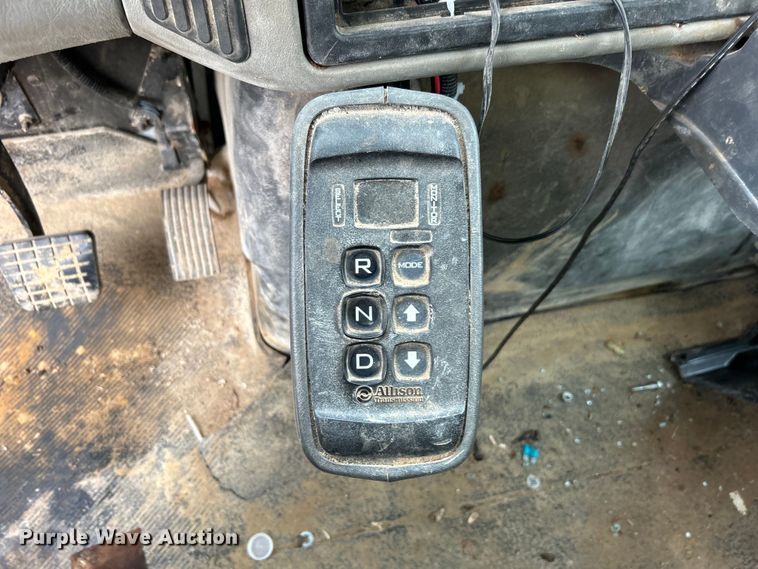 image for item EG0476 2009 International 4400 utility / service truck