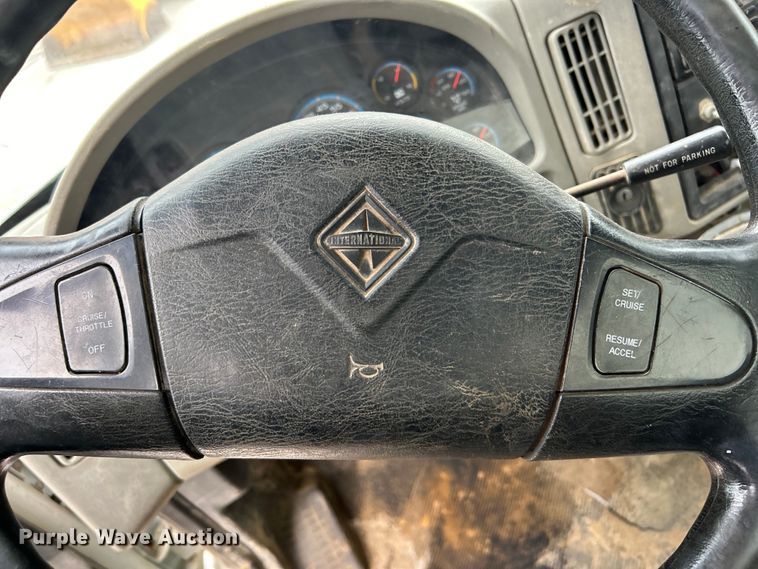 image for item EG0476 2009 International 4400 utility / service truck