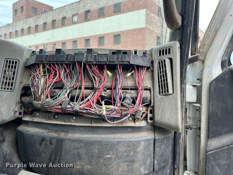 image for item EG0476 2009 International 4400 utility / service truck