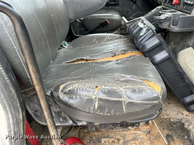 image for item EG0476 2009 International 4400 utility / service truck